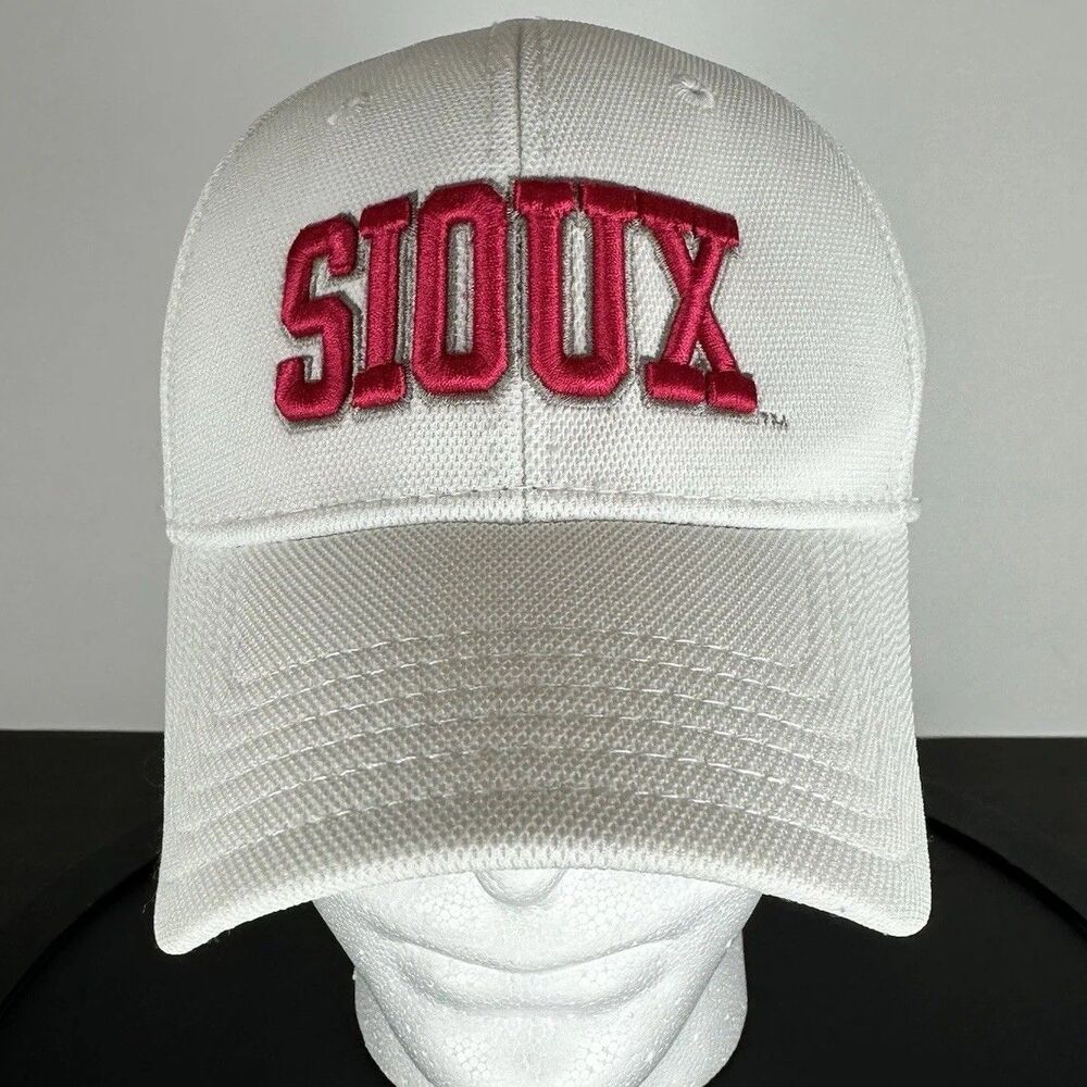 Vintage UND Fighting Sioux Hat North Dakota Pink White Embroidered NCAA Cap
